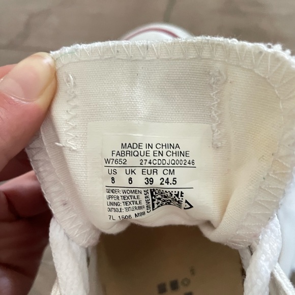 White Converse Low - Picture 3 of 3